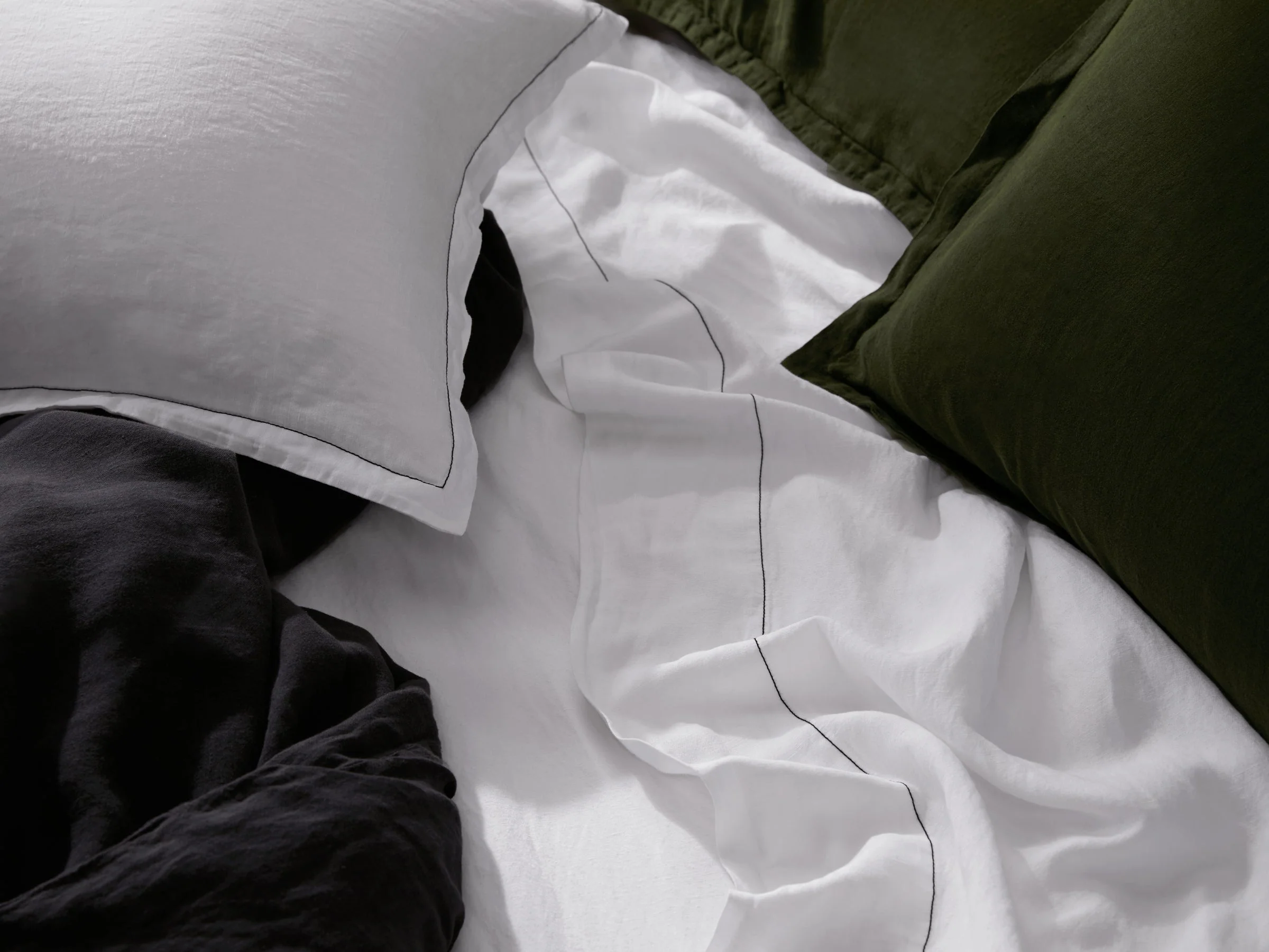 Linen Tencel Sheet Set - White with Black K/CK - Image 4